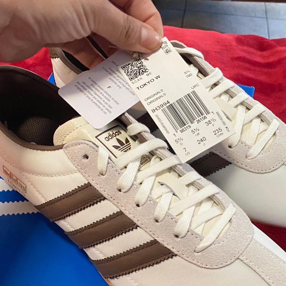 adidas Women’s Cream and Brown Retro Low-Top Sneakers - Picture 4 of 4